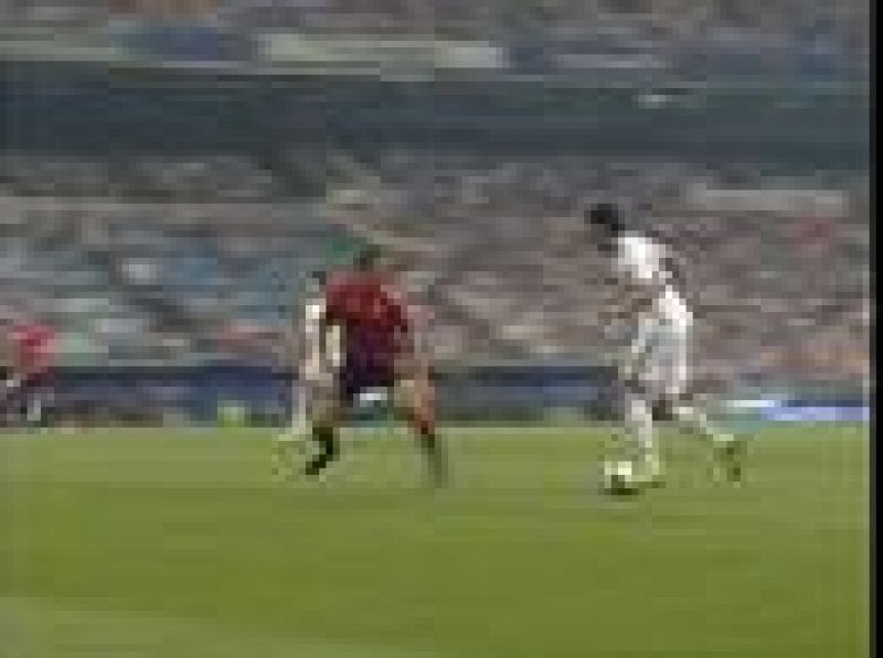 Cristiano Ronaldo volvió tras apenas doce días de su lesión en el tobillo en la primera jornada de Liga, y participó muy activamente en las principales ocasiones del Real Madrid ante el Osasuna, incluido el gol de Carvalho.