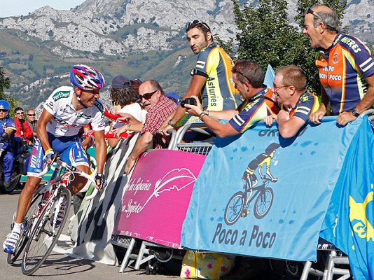 Vuelta ciclista a España - Nieve se impone en Cotobello