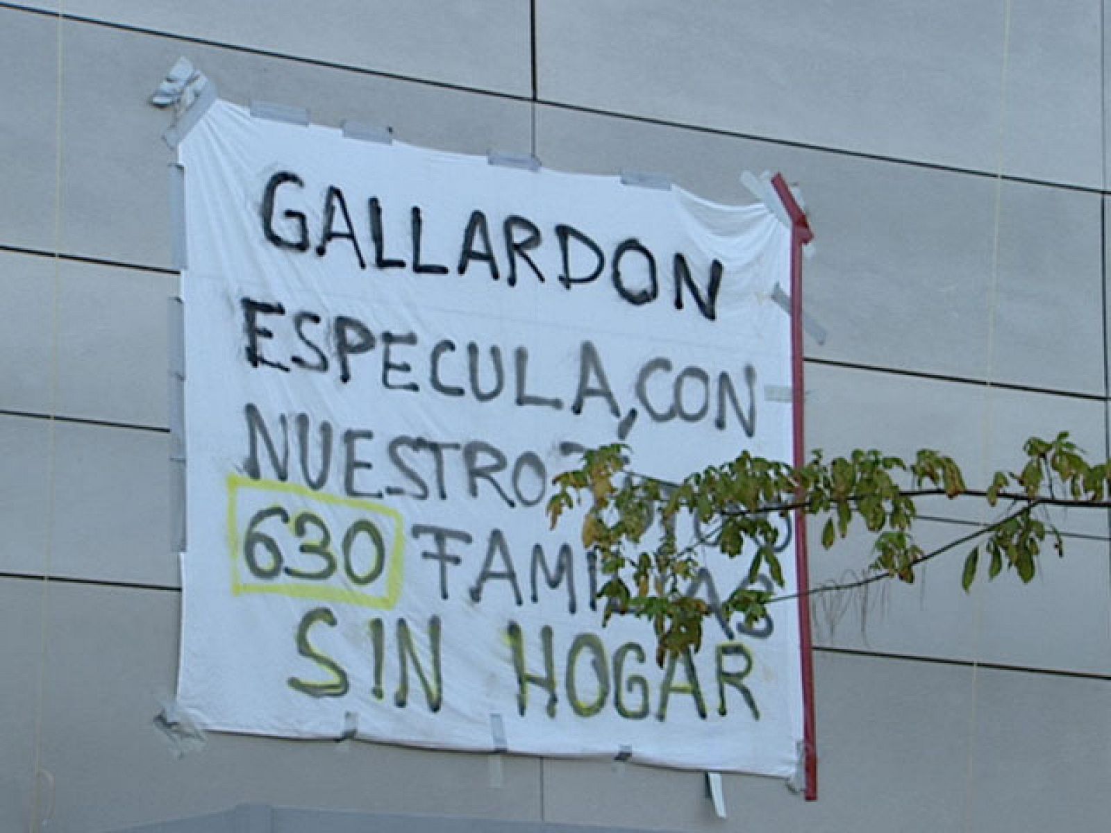 Miedo de los inquilinos por la subasta de viviendas de promoción pública | Ver