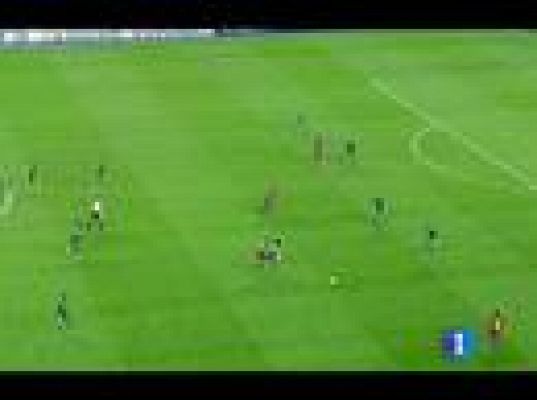 Alves cierra el marcador (5-1)