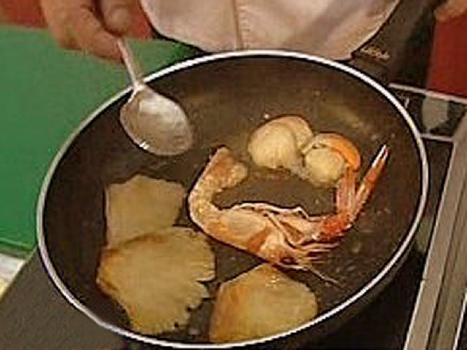 Salteado de marisco con setas