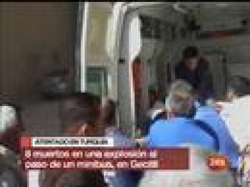  Entre 8 y 10 personas han muerto en un atentado contra un minibús en el sureste de Turquía. La explosión se ha producido por control remoto y ha ocurrido en una región donde suelen actuar los rebeldes kurdos. 