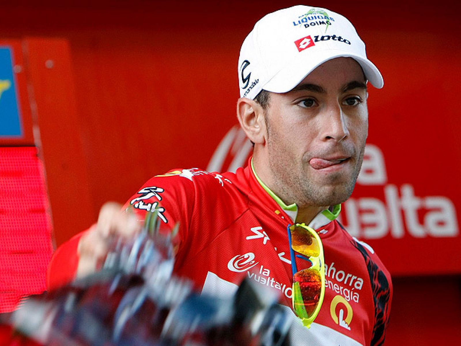 El líder de la Vuelta a España, el italiano Vincenzo Nibali (Liquigas), ha dicho que aunque el sábado, en la etapa con final en la Bola del Mundo, espera "el ataque de otros corredores, el único rival peligroso" para él y al "único" que tiene que "co