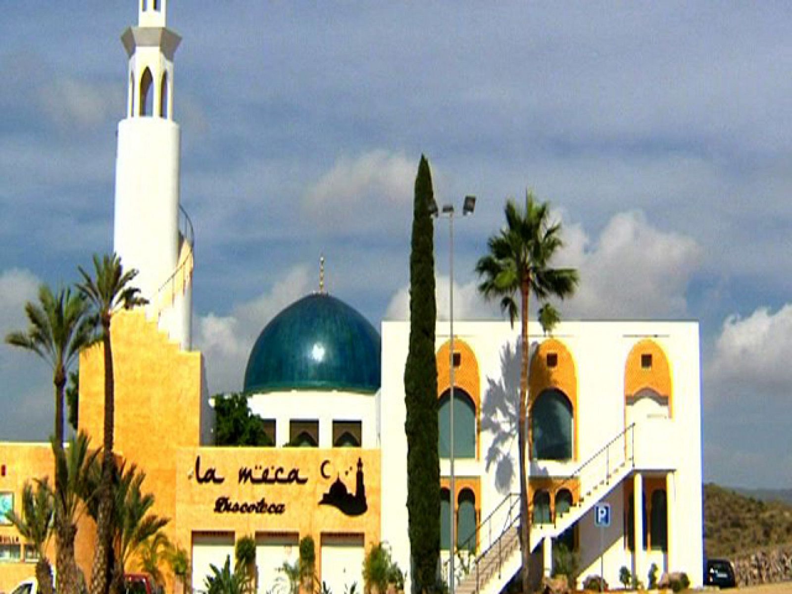 Los propietarios de la discoteca la Meca han decidido cambiarle el nombre y realizar algunas reformas en el edificio | Ver