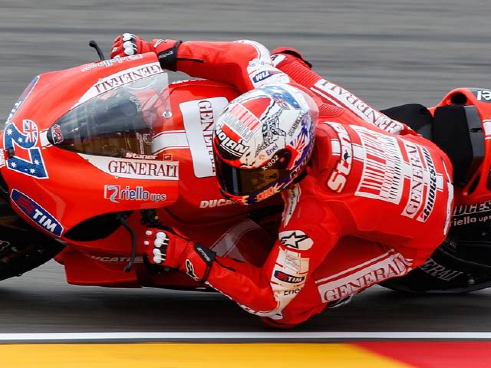 Casey Stoner ha marcado el mejor tiempo de los segundos entrenamientos libres de MotoGP, que han estado marcados por la lluvia.