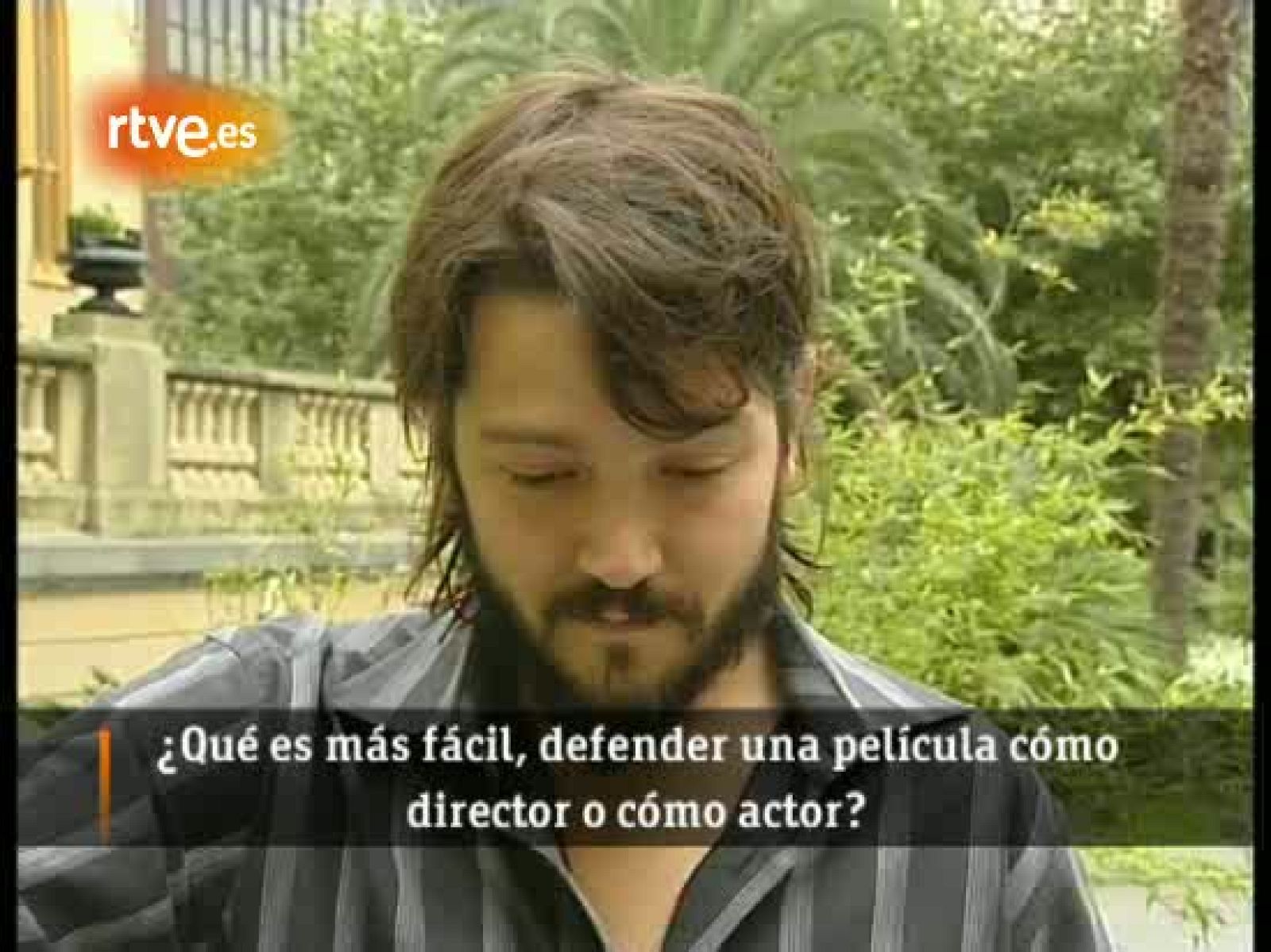Jose Fernández entrevista al actor Diego Luna, que se pone tras la cámara en 'Abel', presentada en la Sección Horizontes Latinos del 58º festival de San Sebastián.