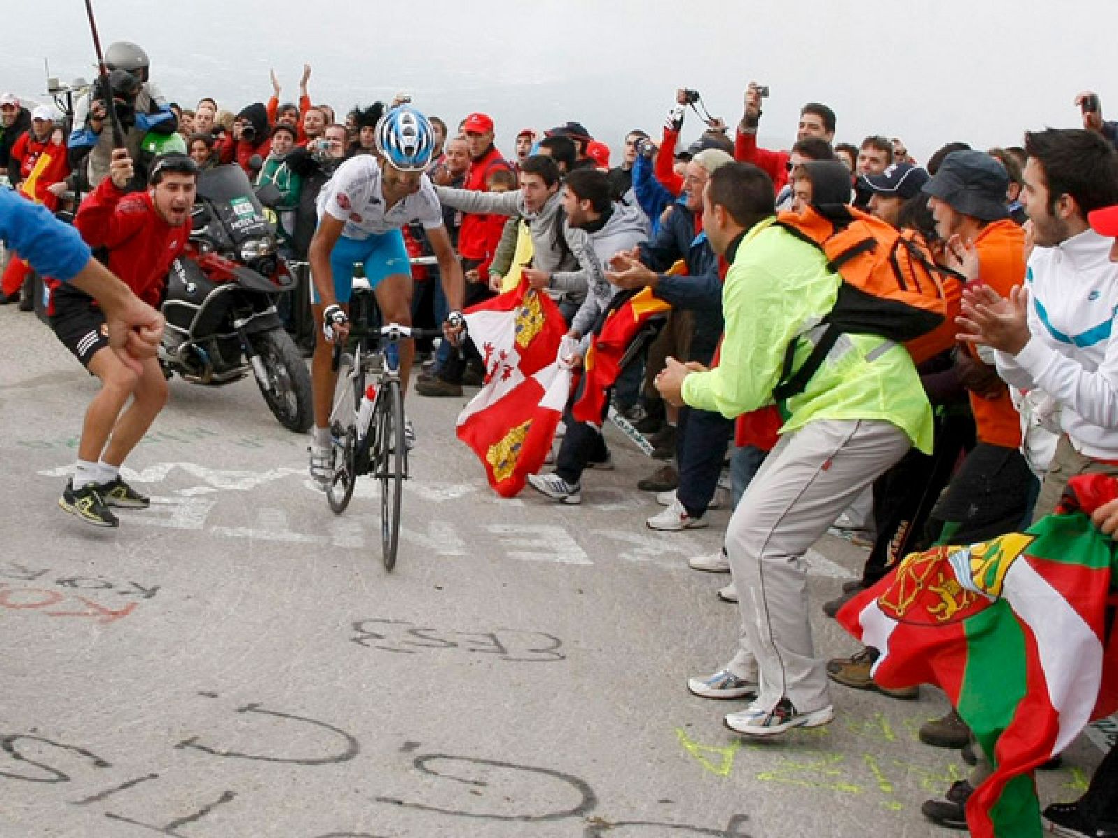 La terrible ascensión a la Bola del Mundo - 18/09/10 - Vuelta ciclista a España | Ver
