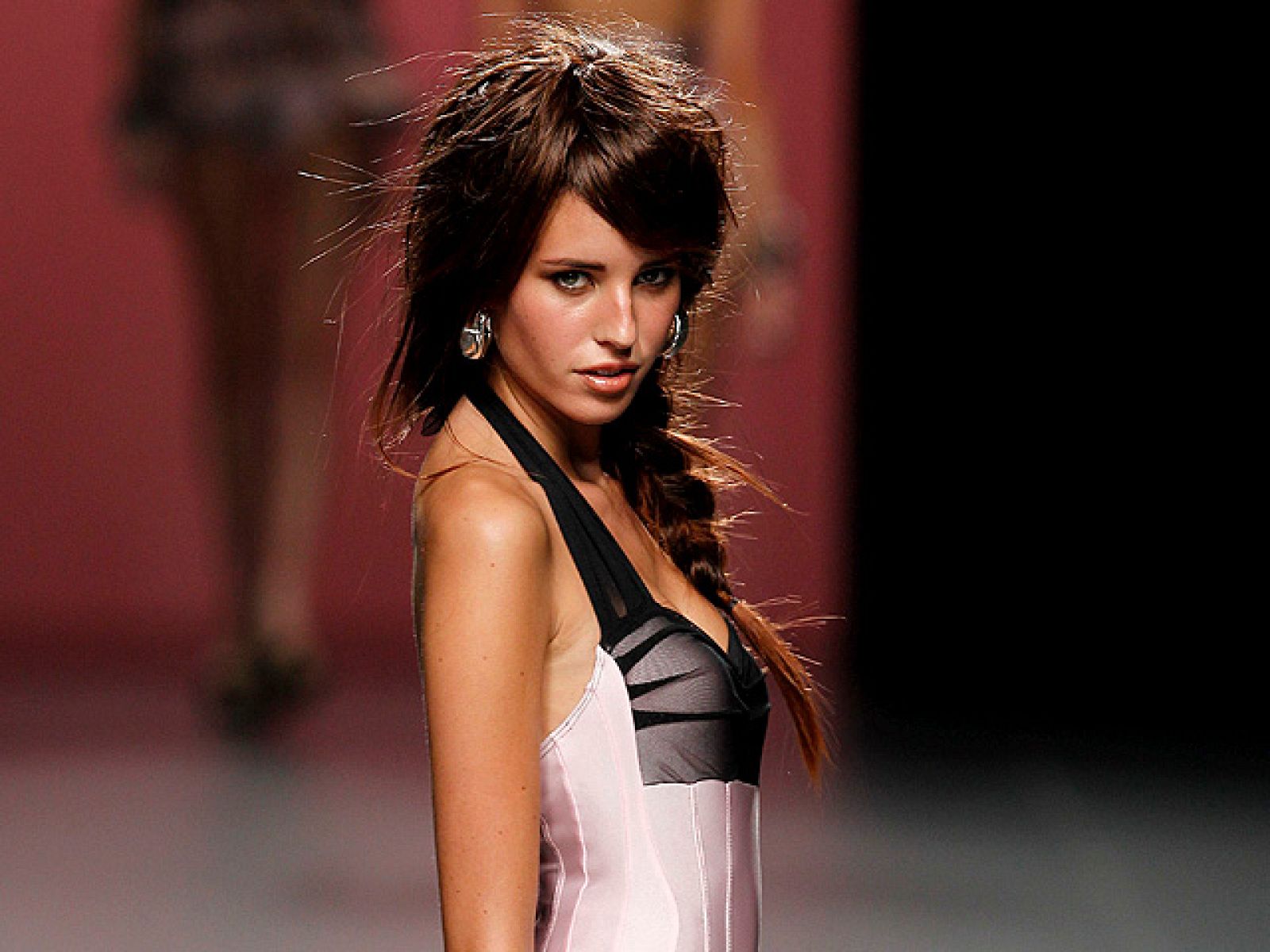 Juana Martín vuelve a los 60 en Cibeles Madrid Fashion Week