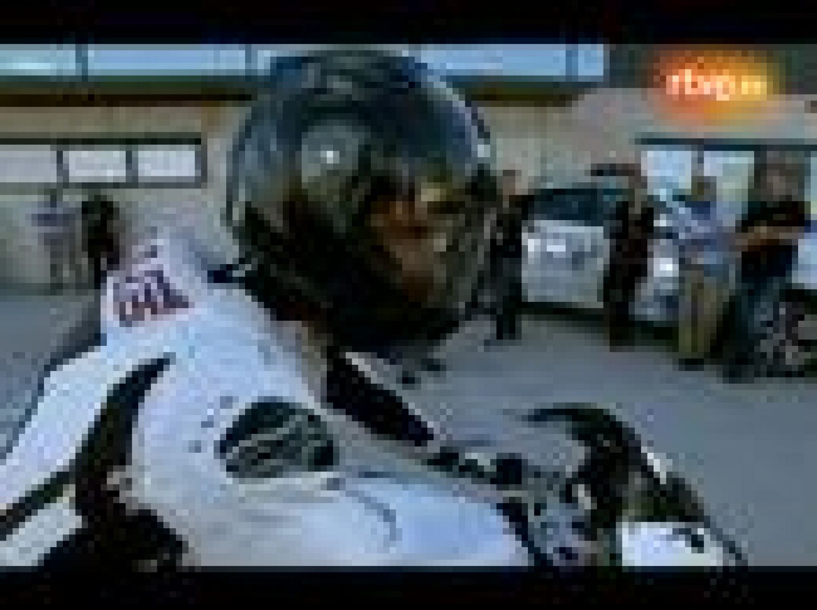 Crivillé se ha enfundado el mono y se ha subido a la moto para dar una vuelta de reconocimiento comentada al circuito MotorLand.