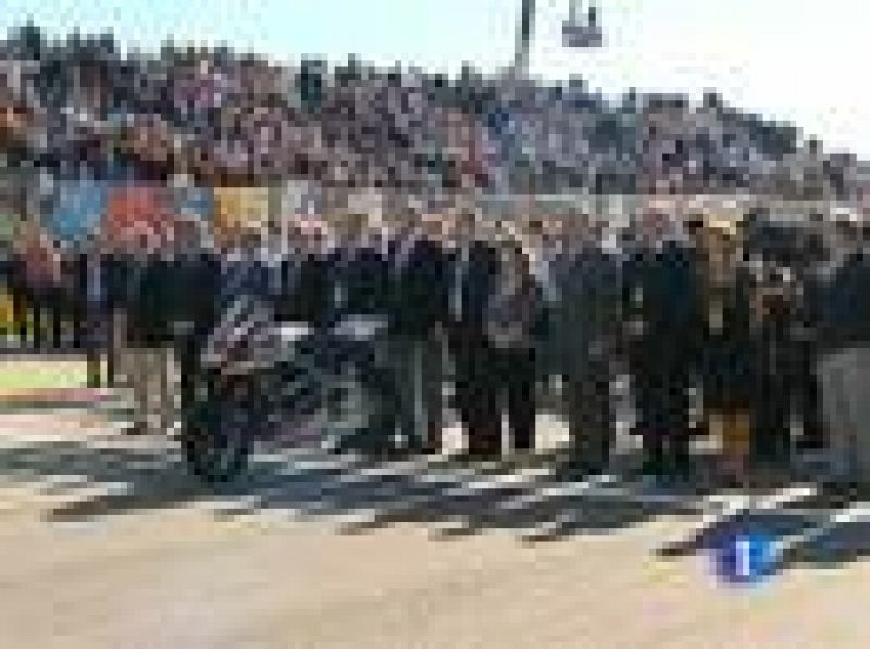 El Rey Don Juan Carlos, gran aficionado al motociclismo, ha seguido a pie de pista el Gran Premio de Aragón 