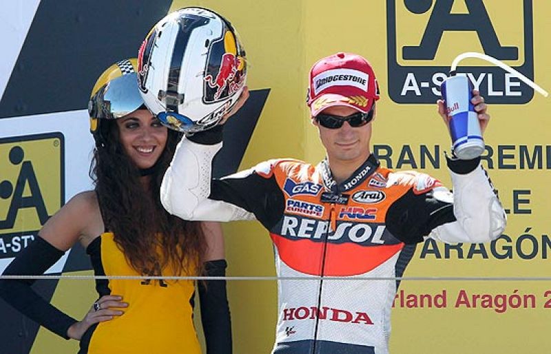 El circuito de MotorLand nos ha dejado un campeón español en la categoría reina del motociclismo, Lorenzo o Pedrosa. En Moto 2 Elías mantiene con firmeza el liderato y en 125cc el derribo a Márquez deja el mundial en un pañuelo. Además, homenaje a T 