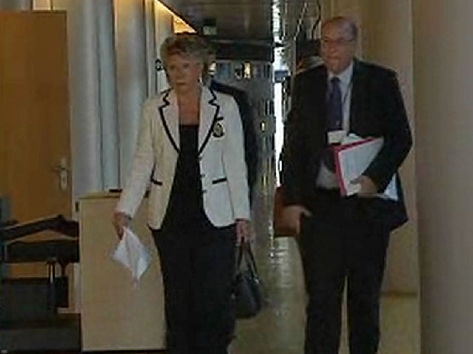  La Comisión ve "indicios serios" de ilegalidad en las expulsiones de gitanos en Francia 