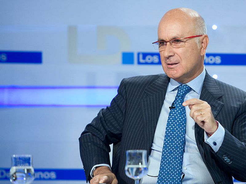 Duran i Lleida, portavoz de CiU en el Congreso, ha justificado el blindaje de la fiesta catalana de los correbous, a pesar de que su partido votase a favor de prohibir las corridas de toros, alegando que  "lo que se intenta evitar es la muerte del toro". "En los correbous lo que se va a hacer es intentar regular que el toro sufra los menos posible. Entiendo que haya personas que lo entiendan como una contradicción", ha matizado.