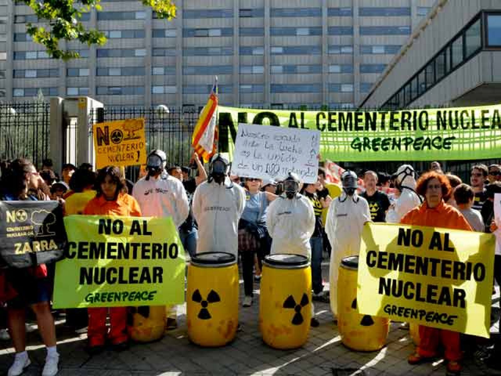 La construcción del almacen nuclear a debate