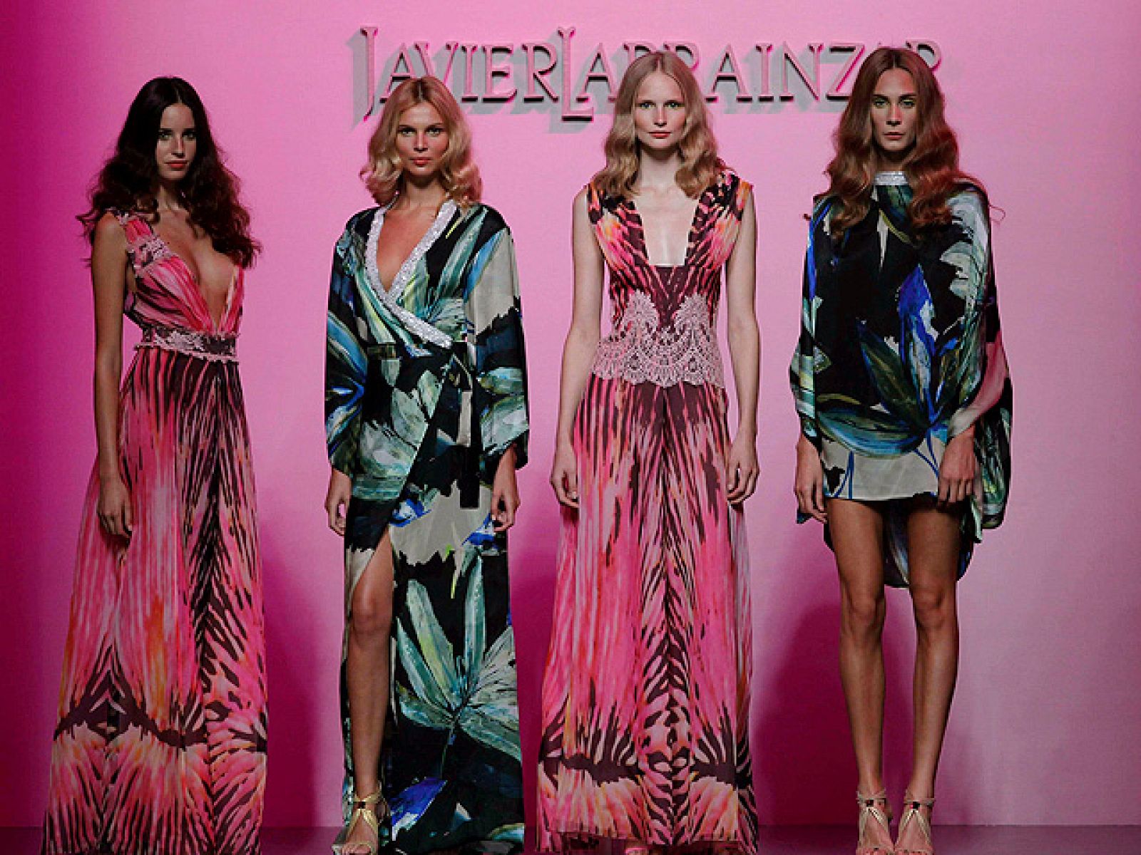 Javier Larrainzar, propuestas muy sexys para una mujer femenina y elegante | Ver