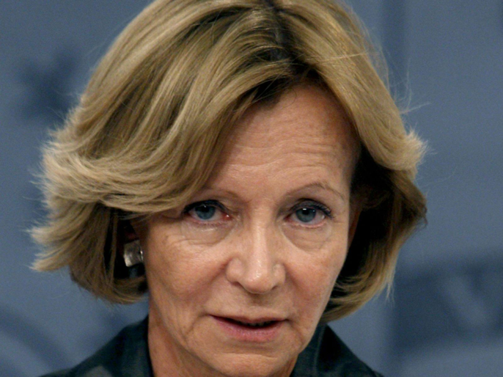   Los presupuestos que el consejo de ministros ha aprobado hoy y que la próxima semana llegarán al Congreso son los más austeros de los últimos años. Vienen marcados por la necesidad de reducir el déficit. Elena Rubio, el Gobierno asegura que estas cuenta sentarán las bases para la reactivación económica.....