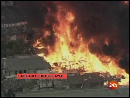 Un incendio destruye favelas 