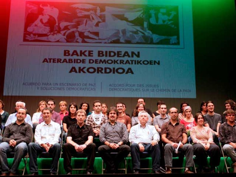  La izquierda abertzale pide un abandono definitivo de las armas