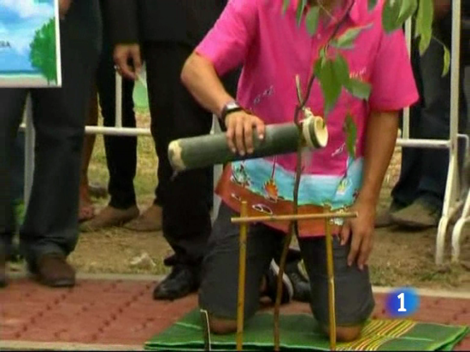 El tenista español Rafael Nadal, fue este martes la estrella de una ceremonia en defensa del medio ambiente y contra el cambio climático celebrada en Tailandia, donde se encuentra para disputar el Abierto de tenis de este país. 