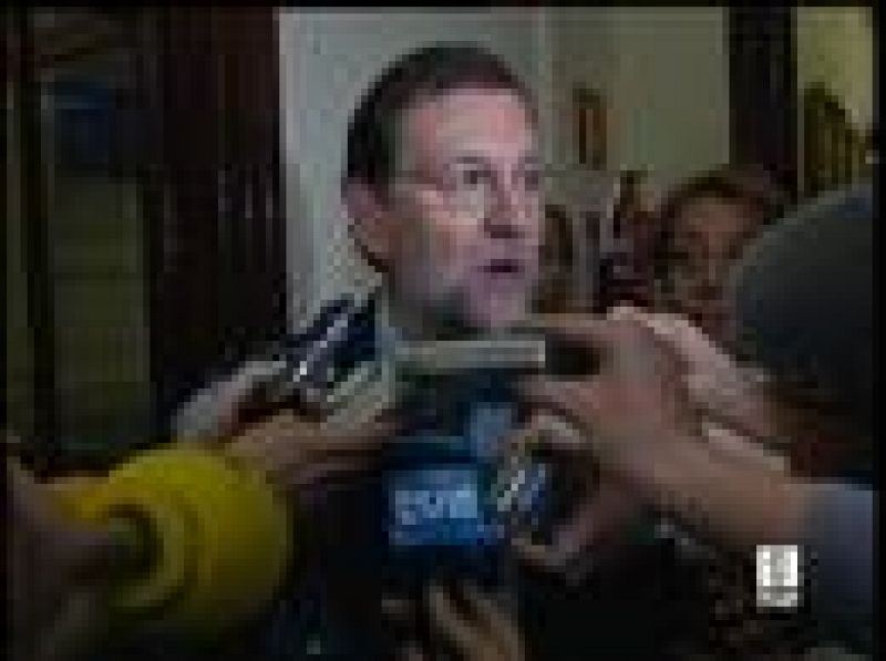 Tras pasar varias horas reunido con la dirección de su grupo parlamentario, el presidente del PP, Mariano Rajoy, ha anunciado que apoyará a María San Gil "tome la decisión que tome".