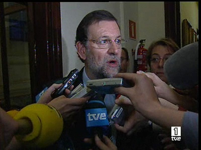 Tras pasar varias horas reunido con la dirección de su grupo parlamentario, el presidente del PP, Mariano Rajoy, ha anunciado que apoyará a María San Gil "tome la decisión que tome".