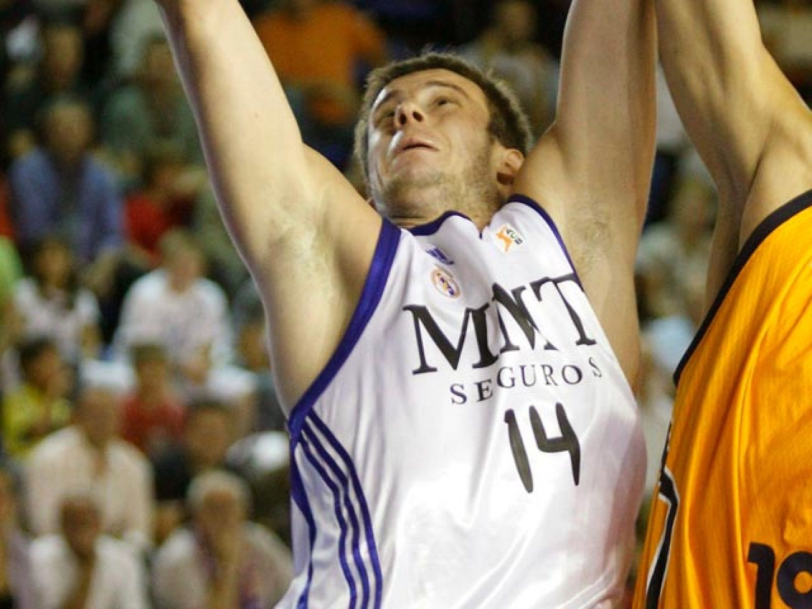 Arranca la ACB con un derbi