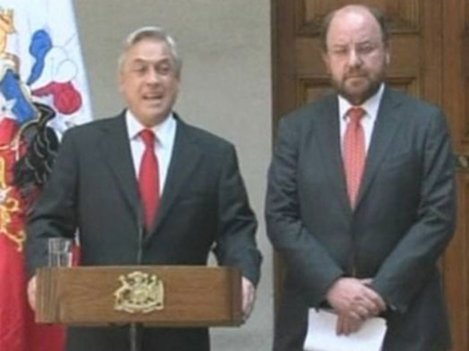 La Unión de Naciones Sudamericanas, Unasur, ha respaldado al gobierno de Rafael Correa y ha convocado una reunón urgente para expresar, de forma unánime, la repulsa al estado de excepción impuesto en Ecuador. También el secretario General de la ONU, Ban Ki-moon ha expresado su firme respaldo al gobierno democrático ecuatoriano. (01/10/2010).