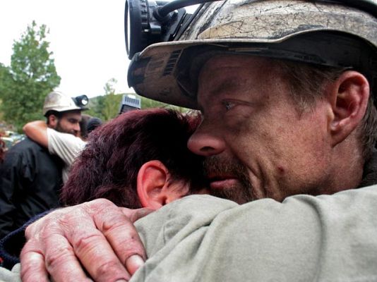  - Acaba el encierro de los mineros