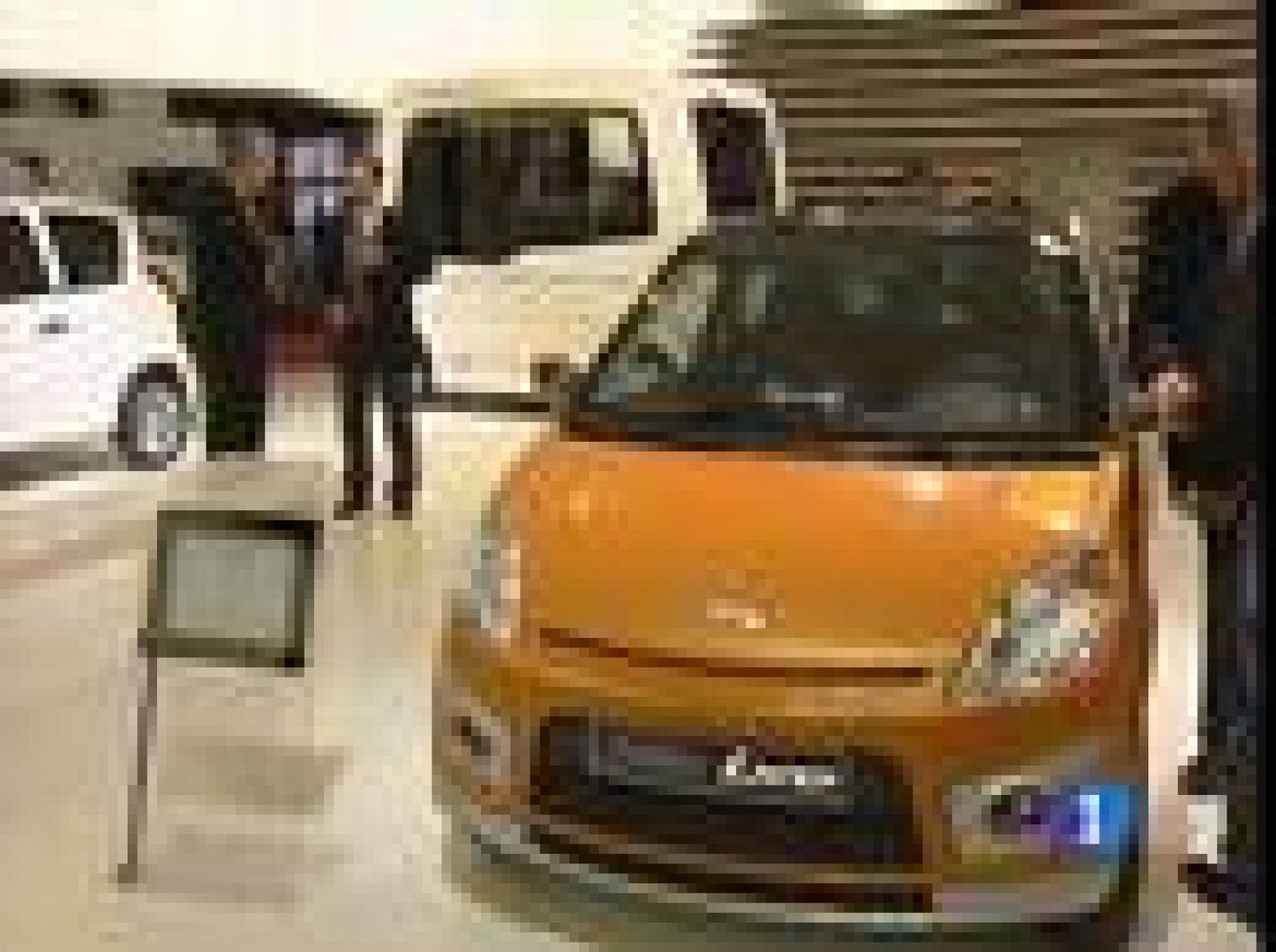 En el Salón del Motor de París se aprecia una recuperación en el sector de coches de lujo | Ver