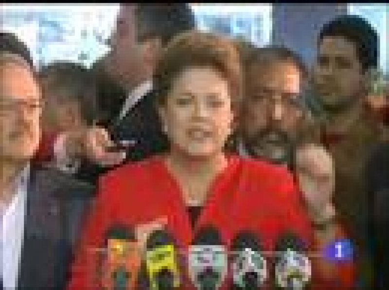  Brasil celebra presidenciales con Rousseff como favorita