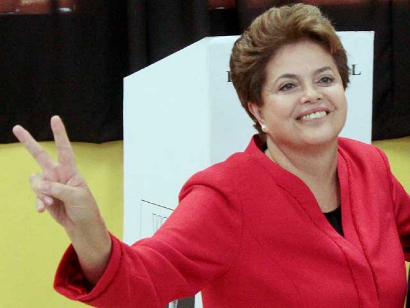  Brasil celebra presidenciales con Rousseff como favorita