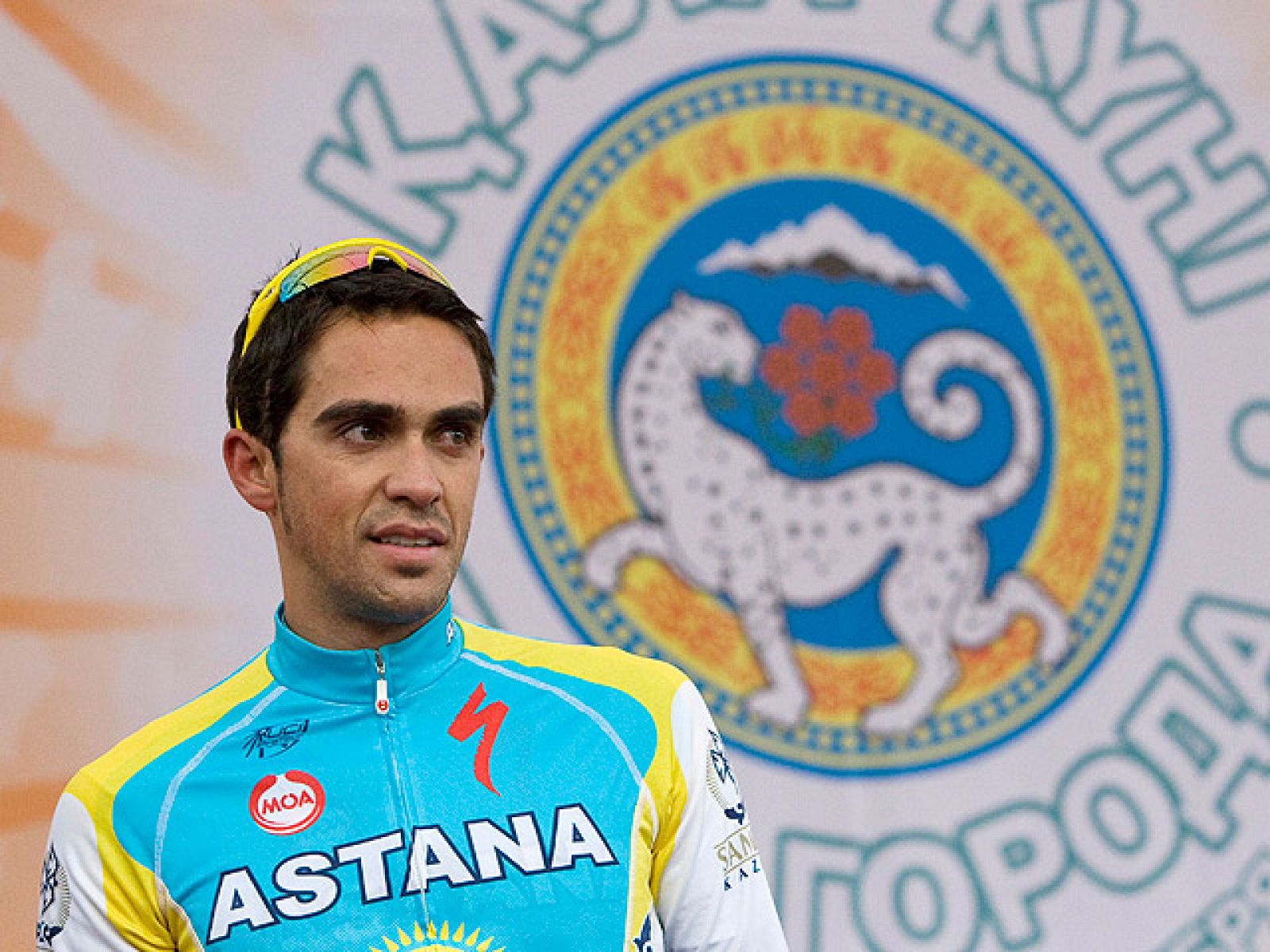 El diario New York Times revela que el día anterior al del positivo del español Alberto Contador en el Tour de Francia por clembuterol, en el control de dopaje que pasó la víspera de la jornada de descanso se detectó una sustancia plastificante en ca
