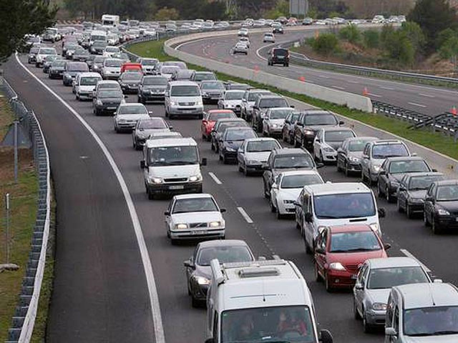 Dos muertos en las carreteras al inicio del puente del Pilar