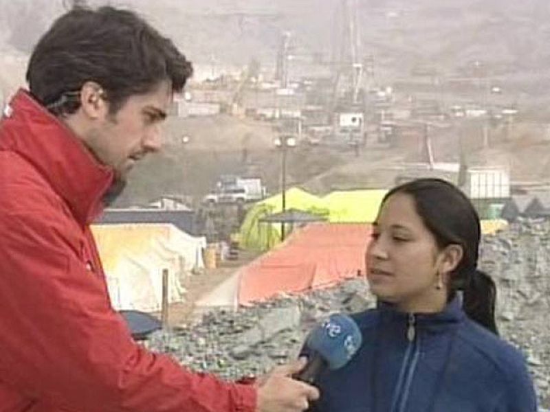 La hija de uno de los mineros atrapados en Chile asegura en TVE que los familiares están ansiosos por culminar el rescate. 