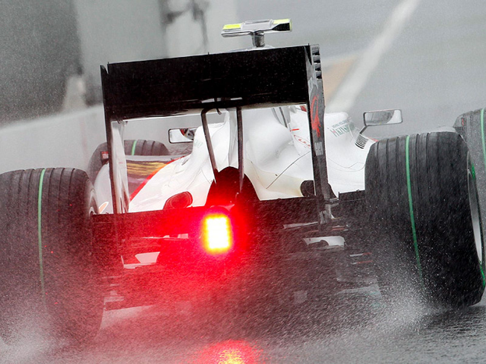 La calificación para el GP de Japón de Fórmula 1 se ha tenido que aplazar una jornada por las malas condiciones climatológicas.