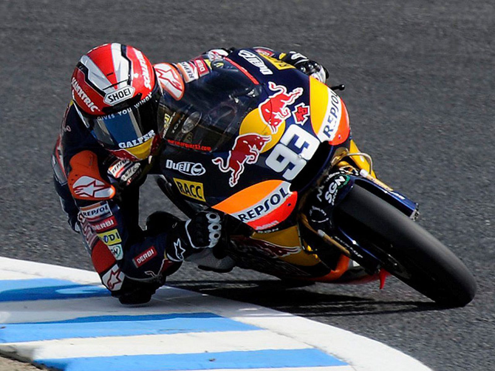 El piloto español de 125 cc. Marc Márquez ha conseguido una nueva 'pole' en el GP de Malasia. La décima para él, con lo que se ha convertido en el piloto de esta categoría con más 'poles' en una misma temporada.