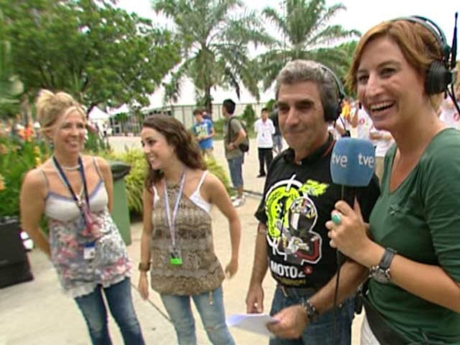 El padre, la madre y la hermana de Toni Elías se han desplazado al circuito de Sepang para vivir la consecución del título