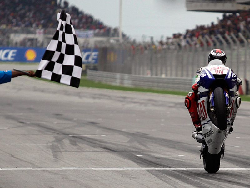 Jorge Lorenzo ha logrado el campeonato del mundo de MotoGP, el sueño de su vida hecho realidad. A falta de tres carreras para el final de campeonato, el mallorquín ha hecho historia en Malasia.
