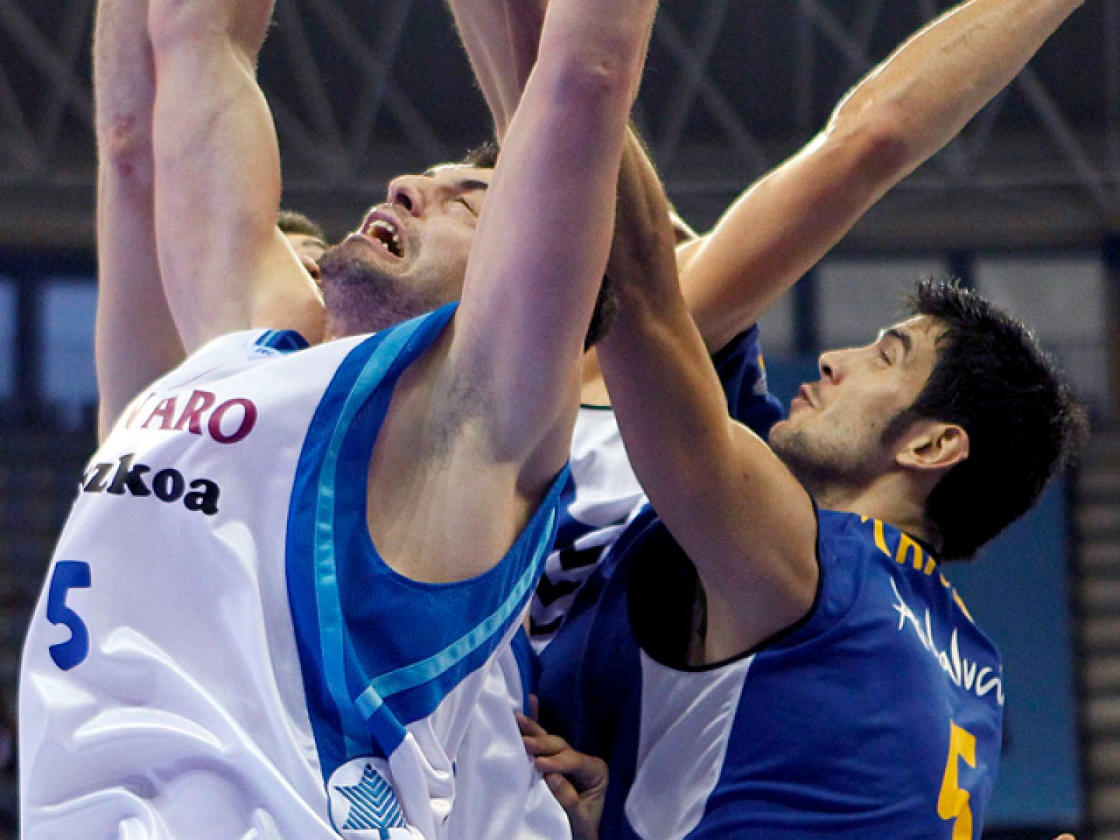 El Lagun Aro GBC rompió la negativa tradición y logró, por primera vez desde que milita en ACB, la victoria en su primer encuentro como local, tras un partido muy serio en el que doblegó con claridad al Cajasol.