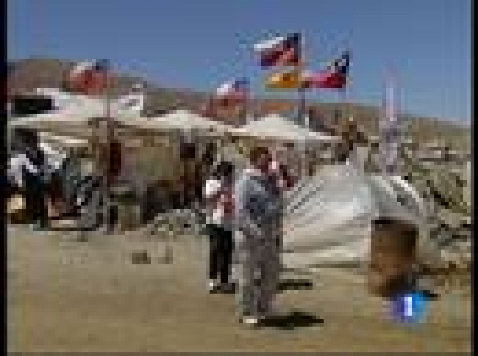 Los familiares de los mineros atrapados se preparan para celebrar su rescate | Ver