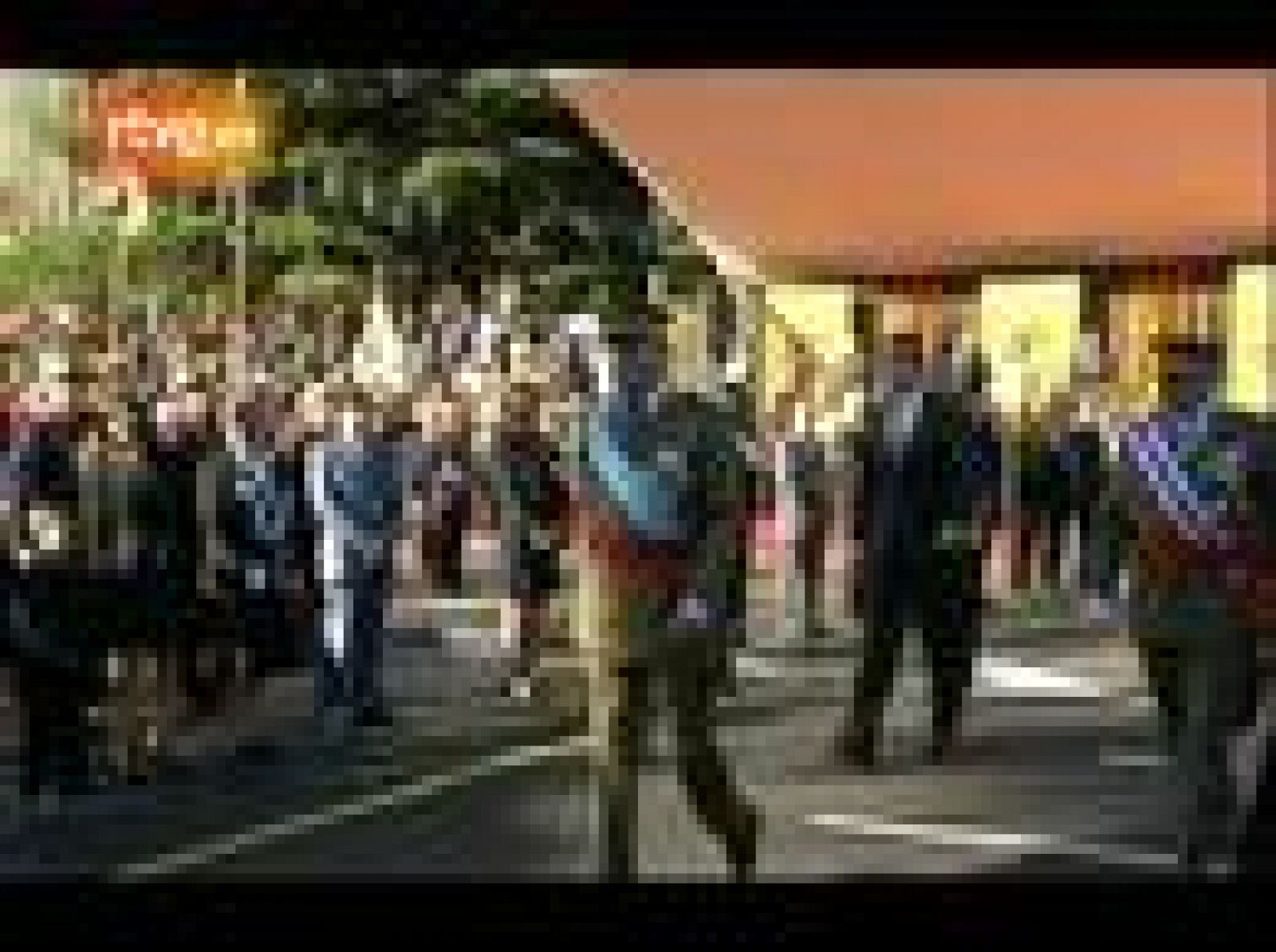 Gritos de "Zapatero dimisión" en el desfile de la Fiesta Nacional | Ver