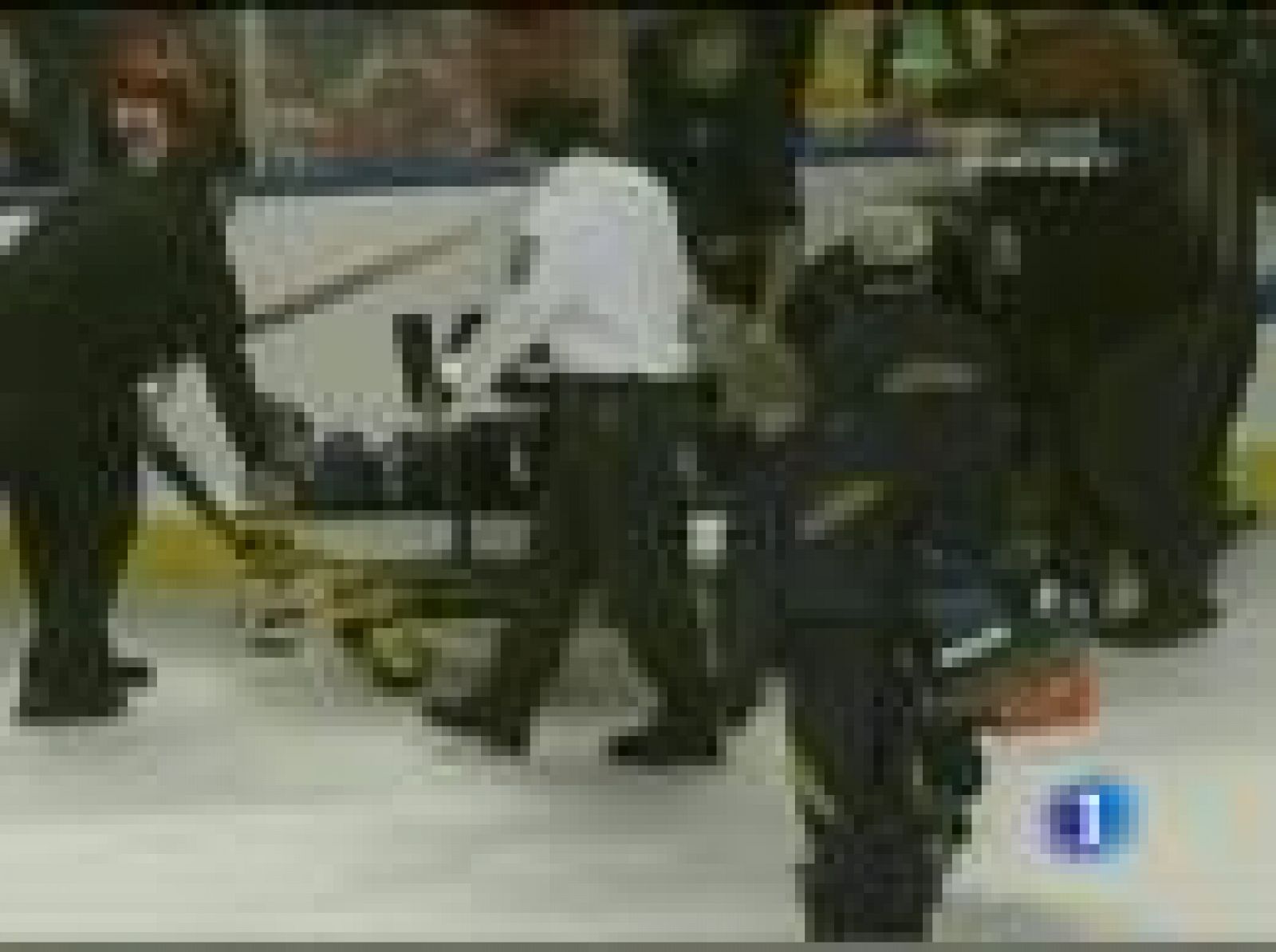 Espectacular placaje en hockey hielo | Ver