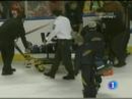  - Espectacular placaje en la NHL