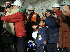 Florencio Ávalos, el primero de los 33 mineros chilenos que recupera la libertad