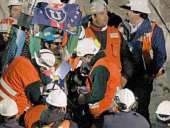 Chile rescata al quinto y más joven de los mineros