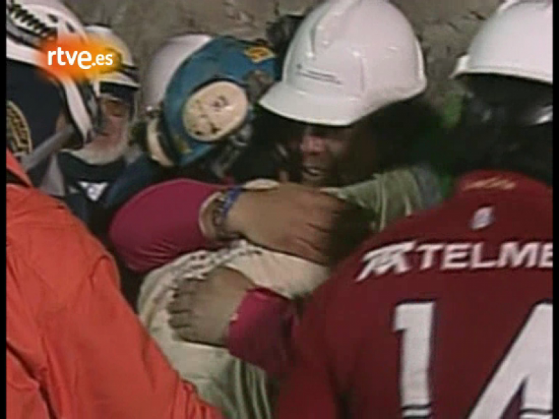 Chile rescata al quinto y más joven de los mineros