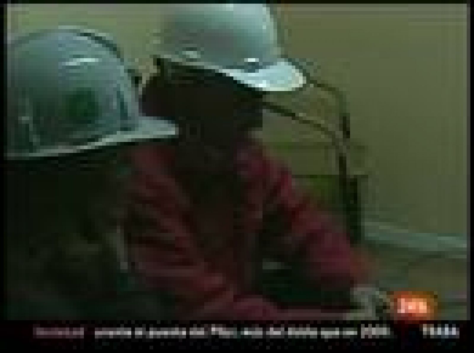 El rescate de los primeros mineros chilenos ha arrancado con éxito, lo que ha provocado la euforia entre los familiares que esperaban en el campamento Esperanza.