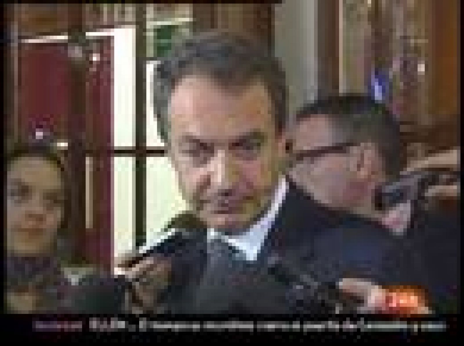 Zapatero pide "respeto" tras los abucheos