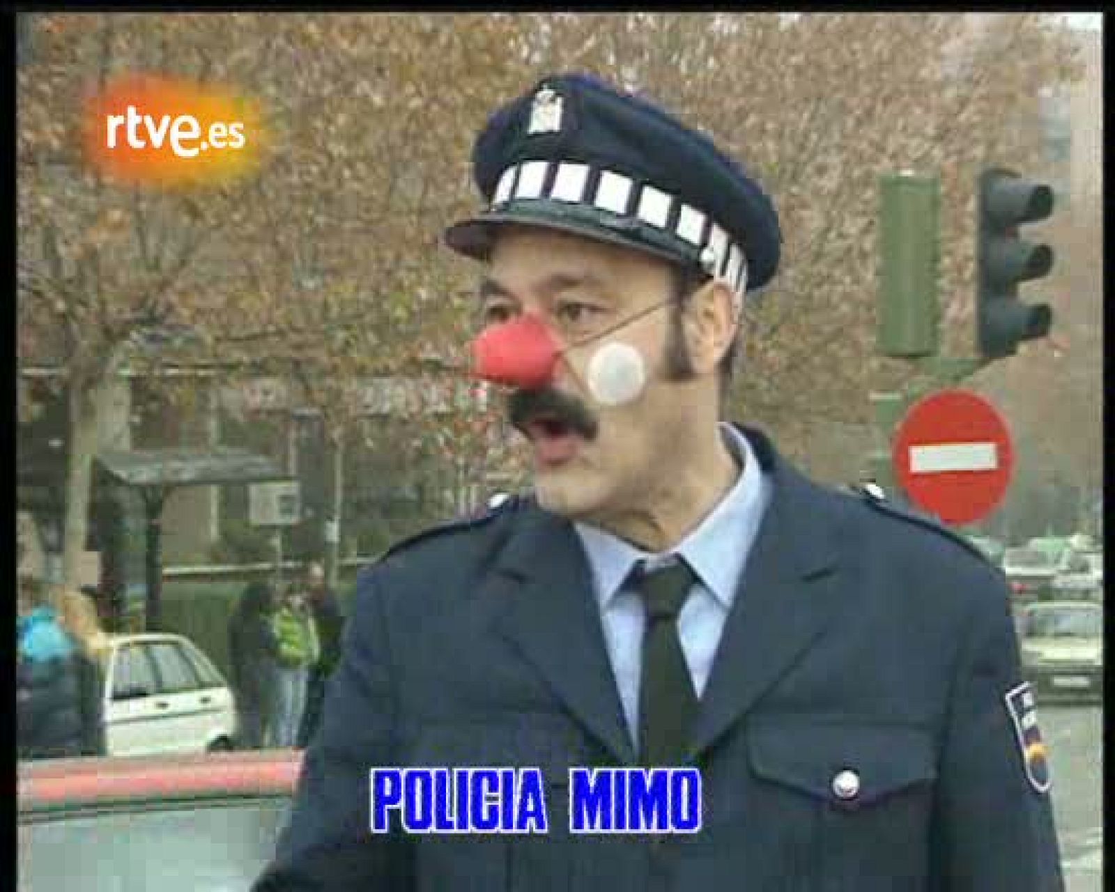 Faemino y Cansado: "Policía mimo"