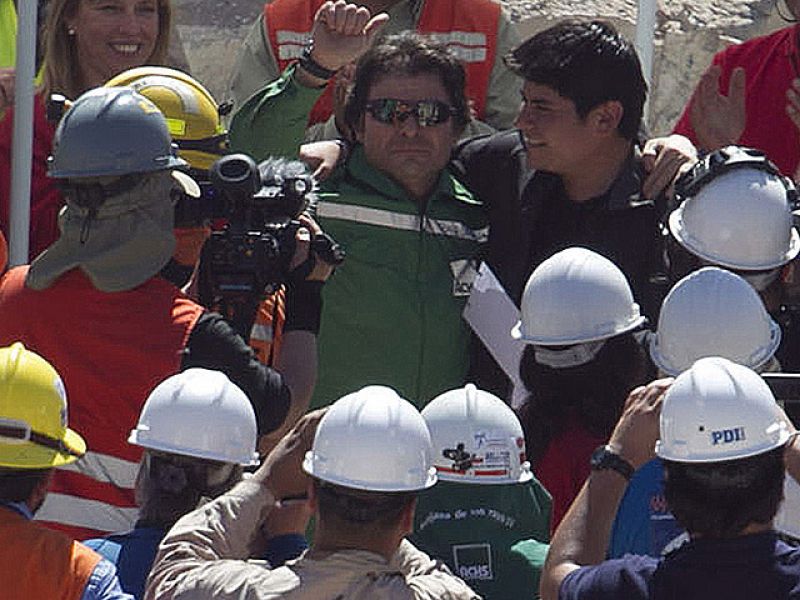 Así ha sido el rescate de los primeros quince mineros atrapados en san josé